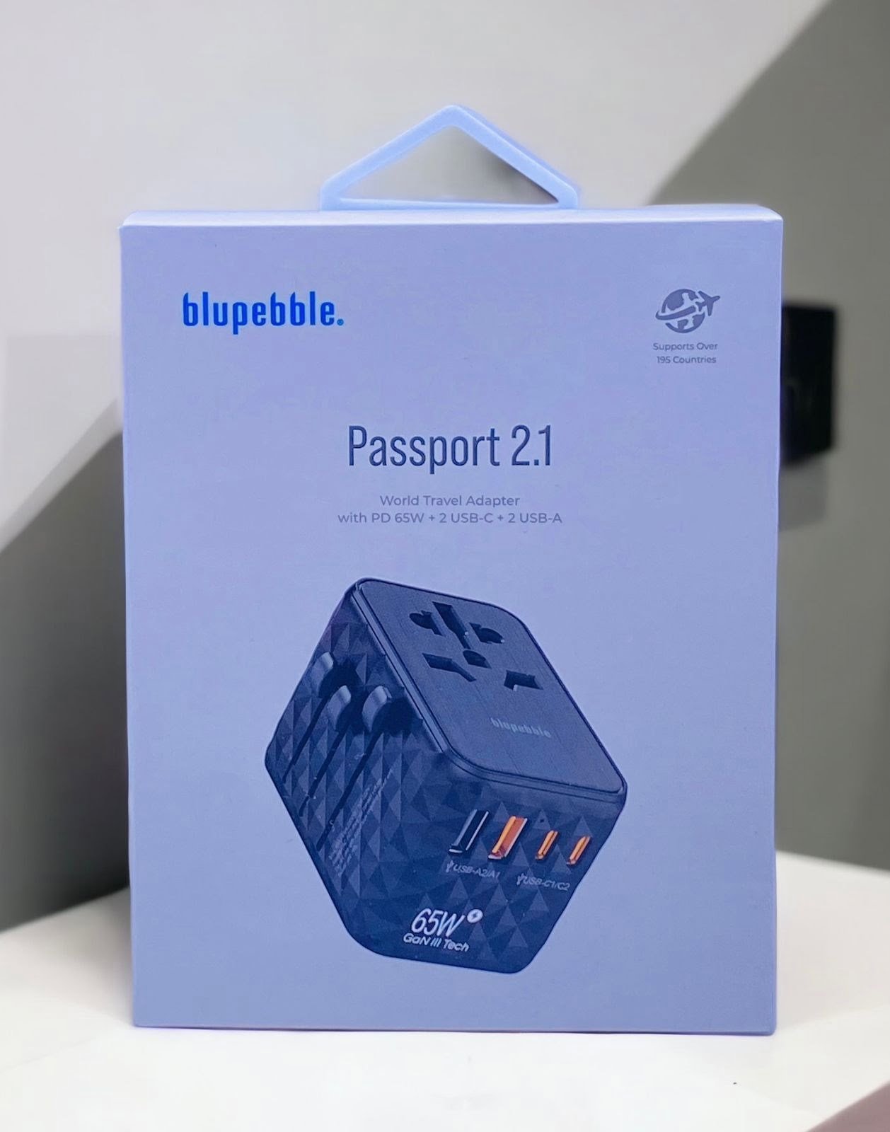 BLUPEBBLE PASSPORT 2.1 WORLD TRAVEL ADAPTER WITH PD 65W + 2 USB-C + 2USB-A - Image 5