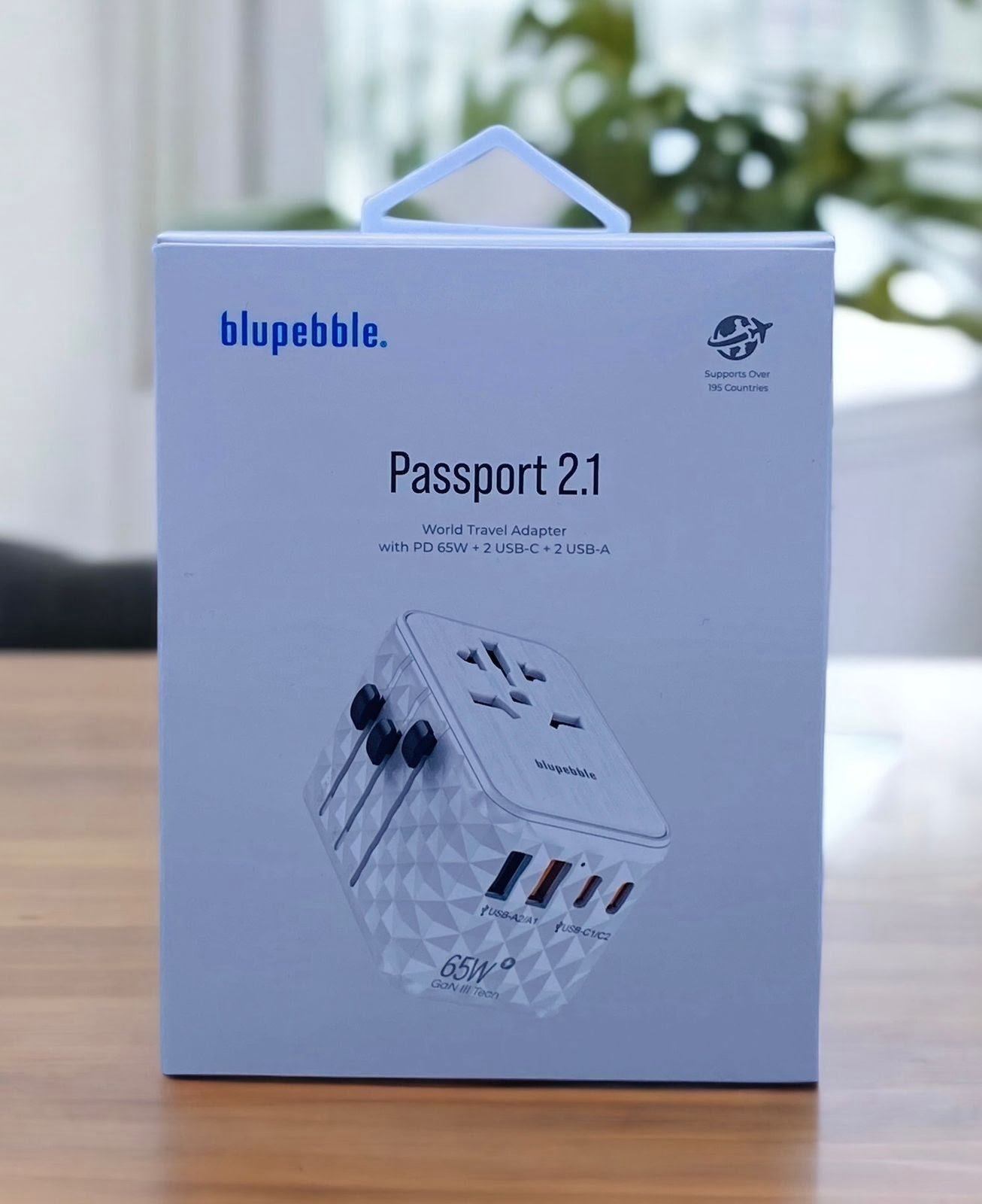 BLUPEBBLE PASSPORT 2.1 WORLD TRAVEL ADAPTER WITH PD 65W + 2 USB-C + 2USB-A - Image 6